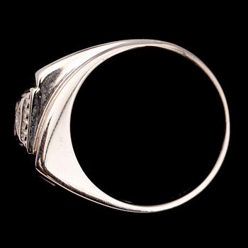 RING, 14 k vitguld med diamanter. Total vikt ca 7,25 gram.