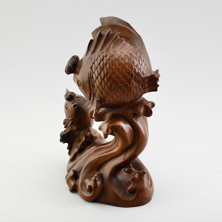 SKULPTUR, skuret ädelträ, Kina, 1900-/1800-tal.