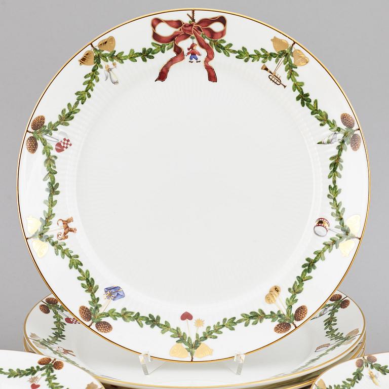Julservis, 32 delar, porslin, Royal Copenhagen, Danmark.