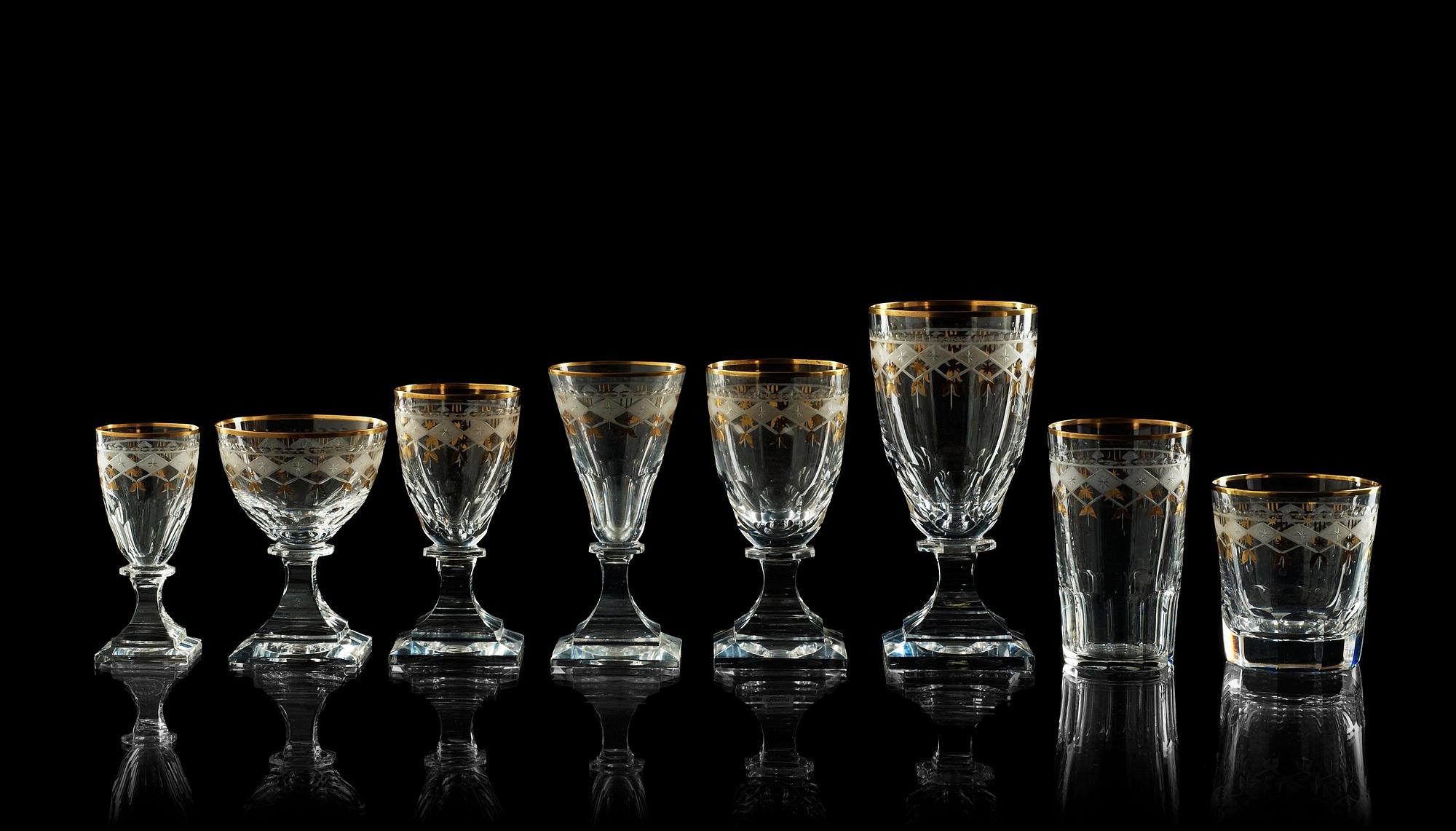GLASSERVIS, 129 delar, Kosta Glasbruk, modell "Junior".