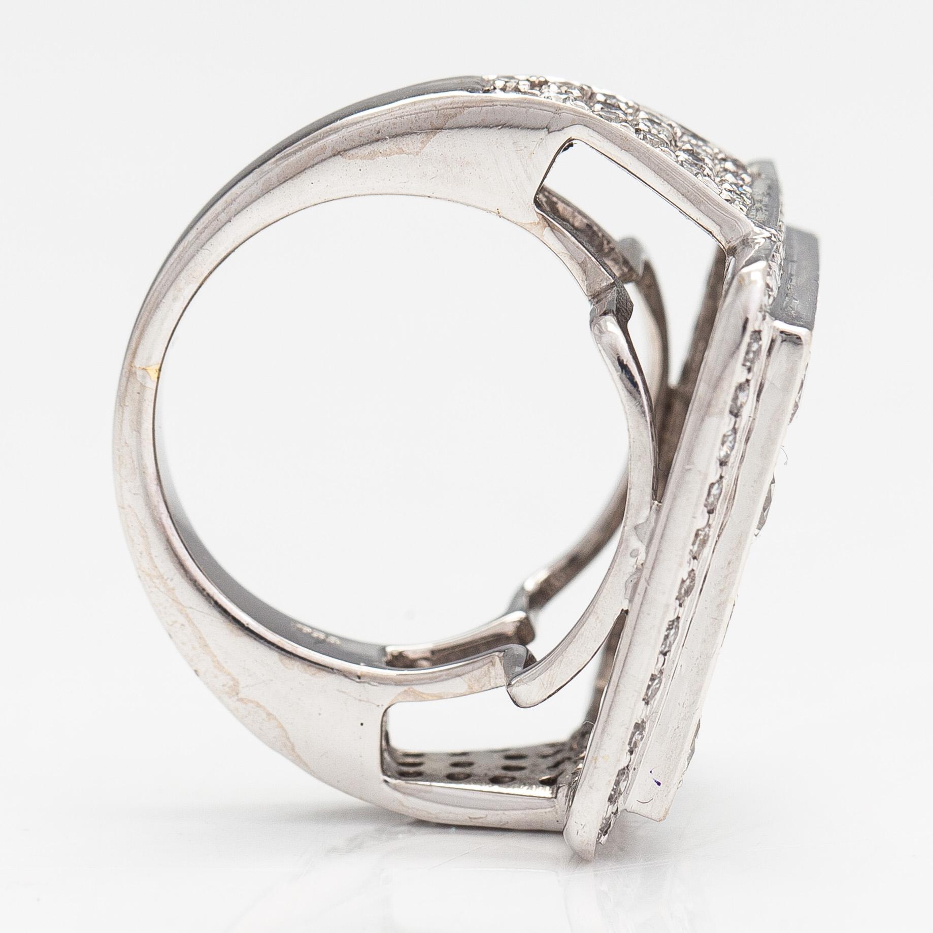 An 18K whitegold ring with brilliant cut diamonds approx 3.36 ct in total.