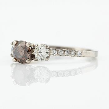 Ring with brown-orange diamond and brilliant-cut diamonds.