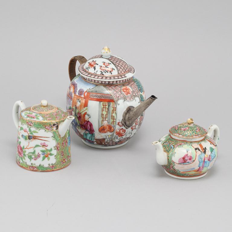 Three 18/19th century Chinese porcelain tea pots.