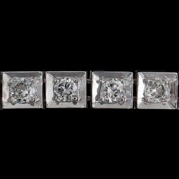 A brilliant-cut diamond bracelet. Total carat weight circa 2.73 cts.