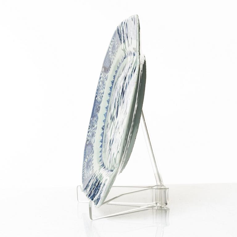 A Chinese blue and white export porcelain dish, Qing dynasty, Qianlong (1736-95).