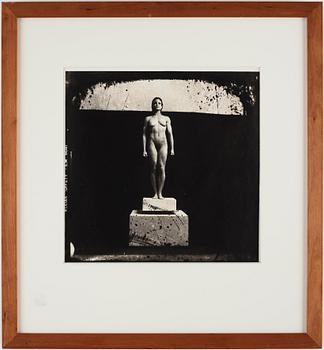 Joel-Peter Witkin, "Lisa Lyons as the Anavyssos Kouros", 1983.