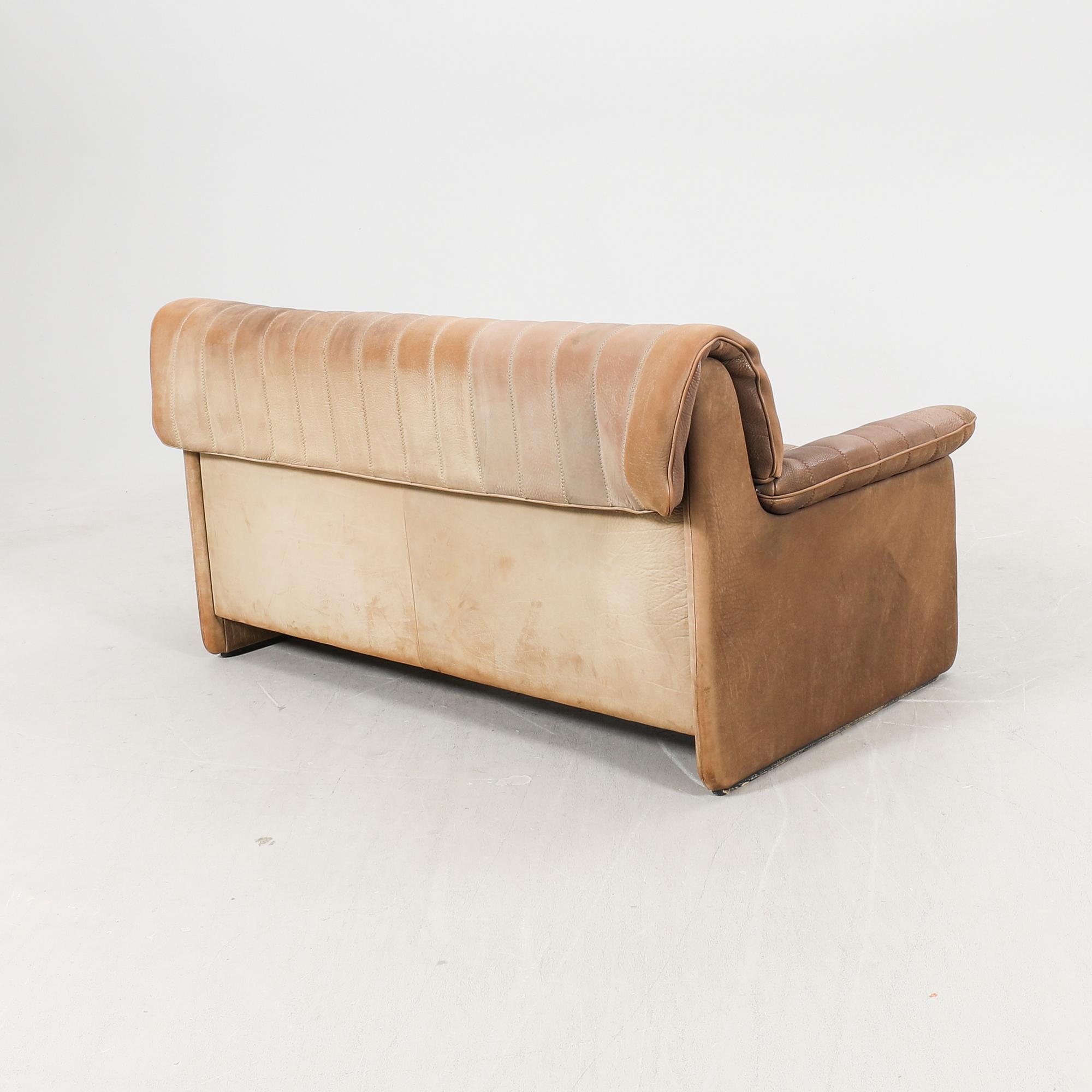 A two seater leather sofa by De Sede, Schweiz second half of the 20th century.