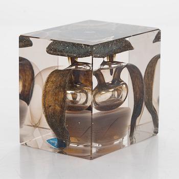 Oiva Toikka, årskub 1977, signerad Oiva Toikka, Nuutajärvi 1977, numrerad 32/2000.