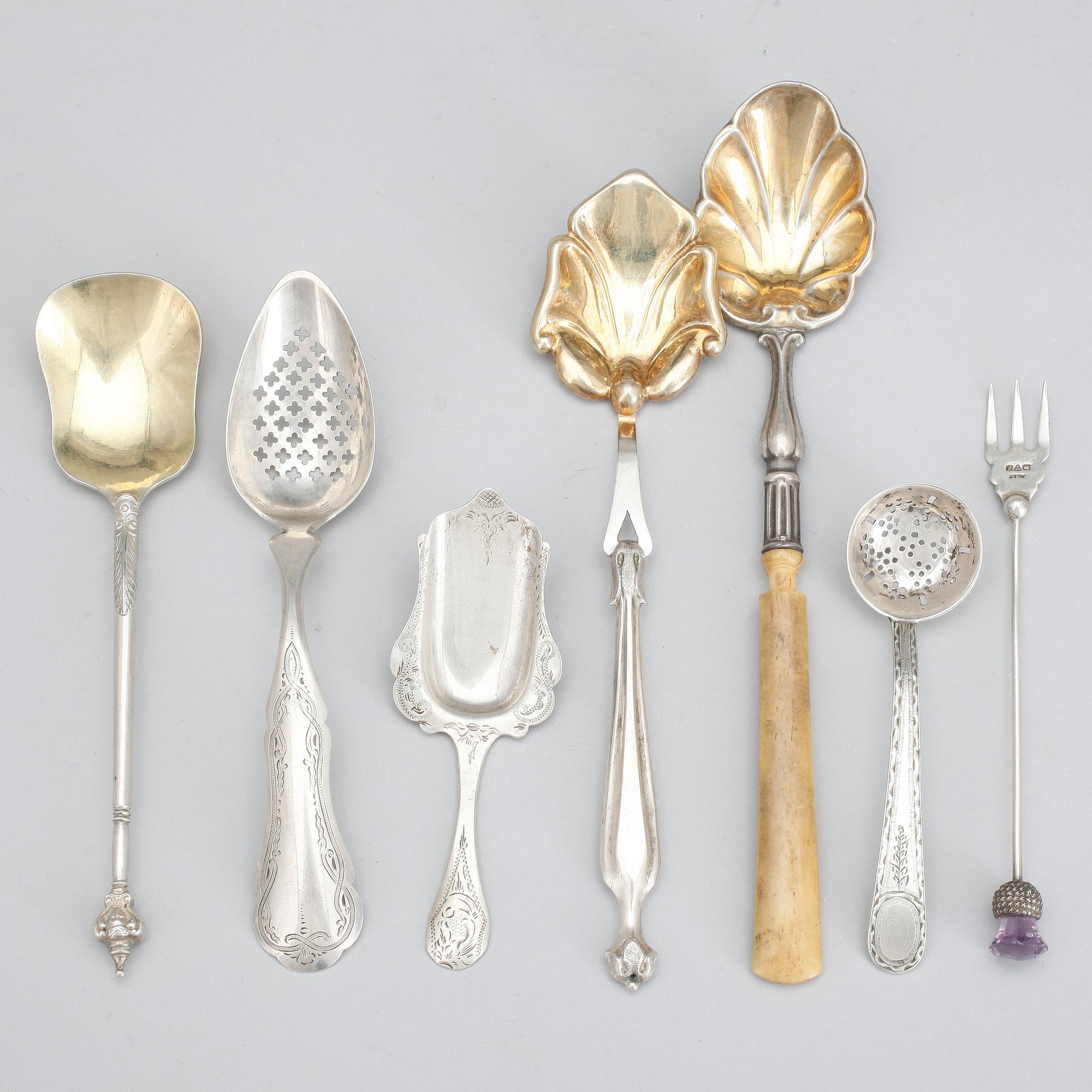 PARTI SERVERINGSBESTICK, silver, 7 st, 1800-tal. Tot vikt 100 gram (inklusive övriga material).