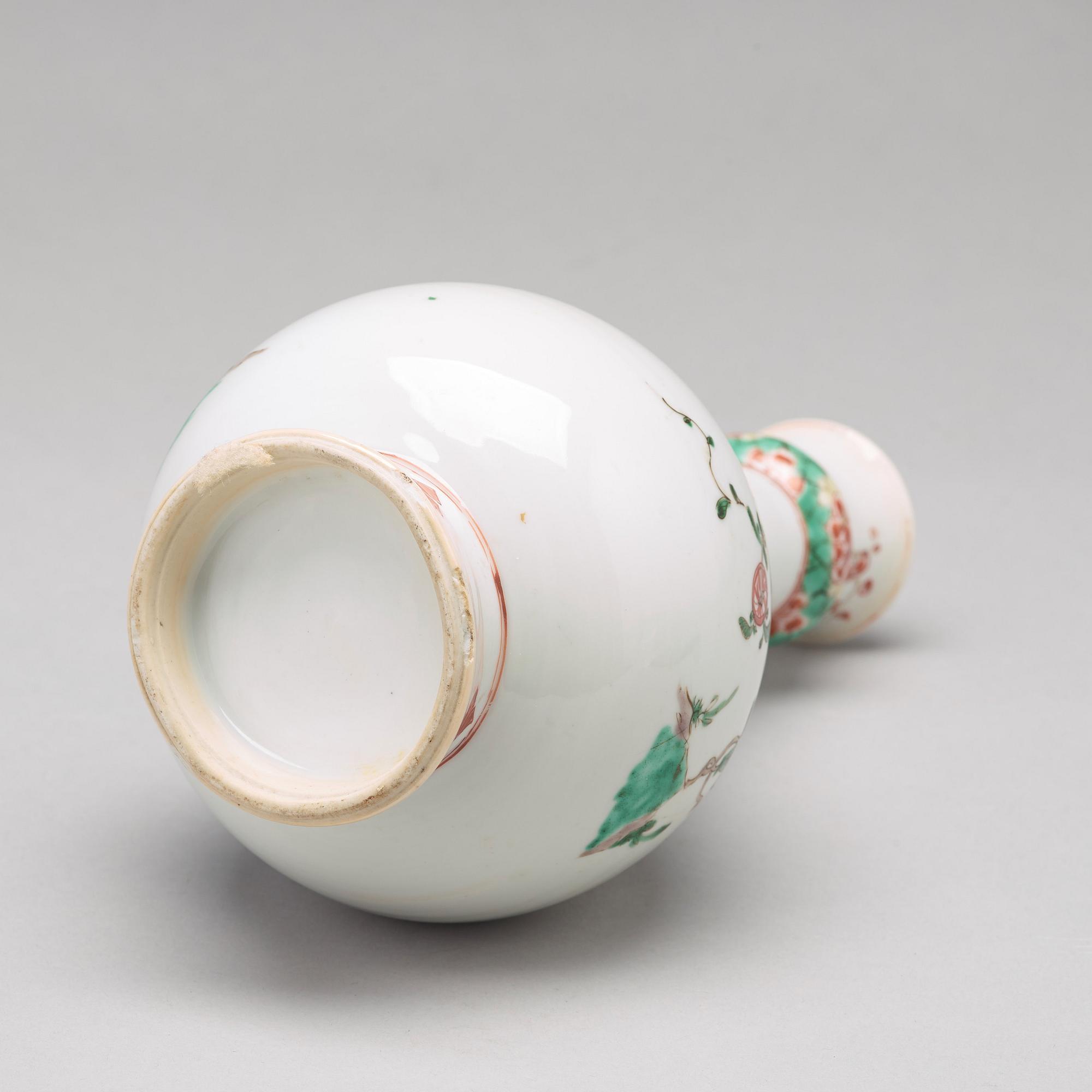 VAS, porslin. Qing dynastin, Kangxi (1662-1722).