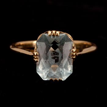 RING, akvamarin, 18K guld. Vikt 2,9 g.