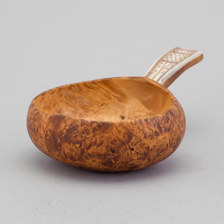 LARS PIRAK, Jokkmokk, kåsa, samearbete. Signerad.