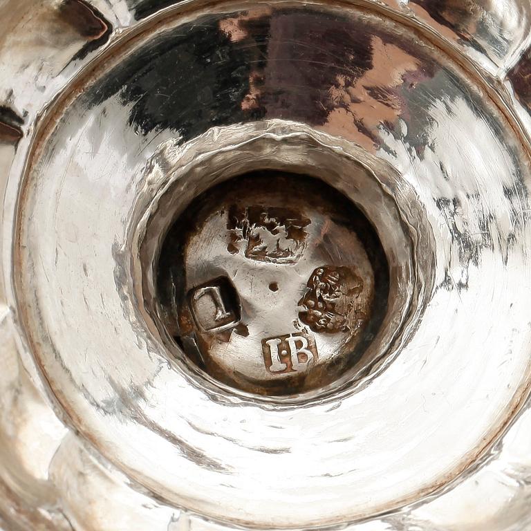 GRÄDDKANNA, silver, otydliga stämplar, troligen England, 17/1800-tal. Vikt ca 81g.