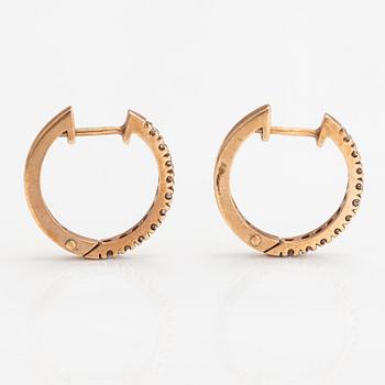 A pair of 14K gold earrings with diamonds ca. 0.60 ct in total.