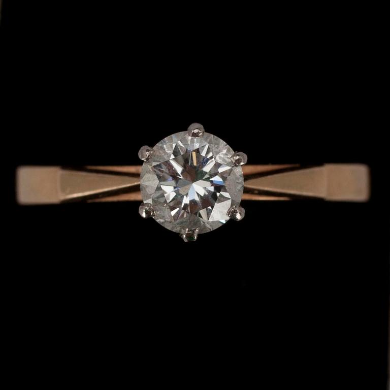 RING, 18K guld med diamant 0,61 ct. VS2. Vikt 2,7g.