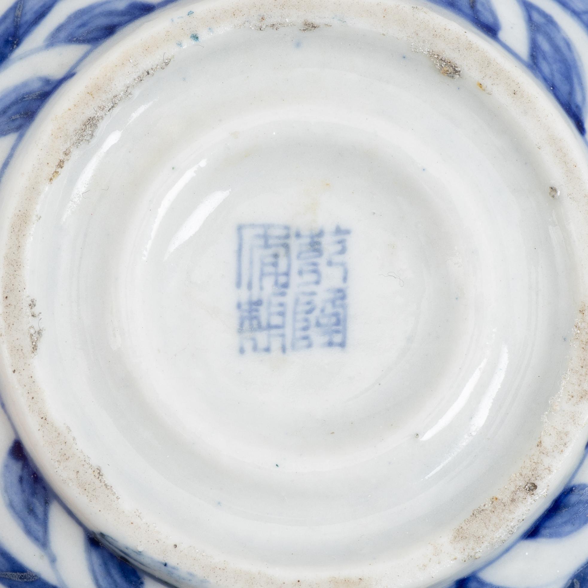 Två askar, ett par fat samt en kopp, Kina och Tibet, delvis Qingdynastin, 1800-/1900-tal.