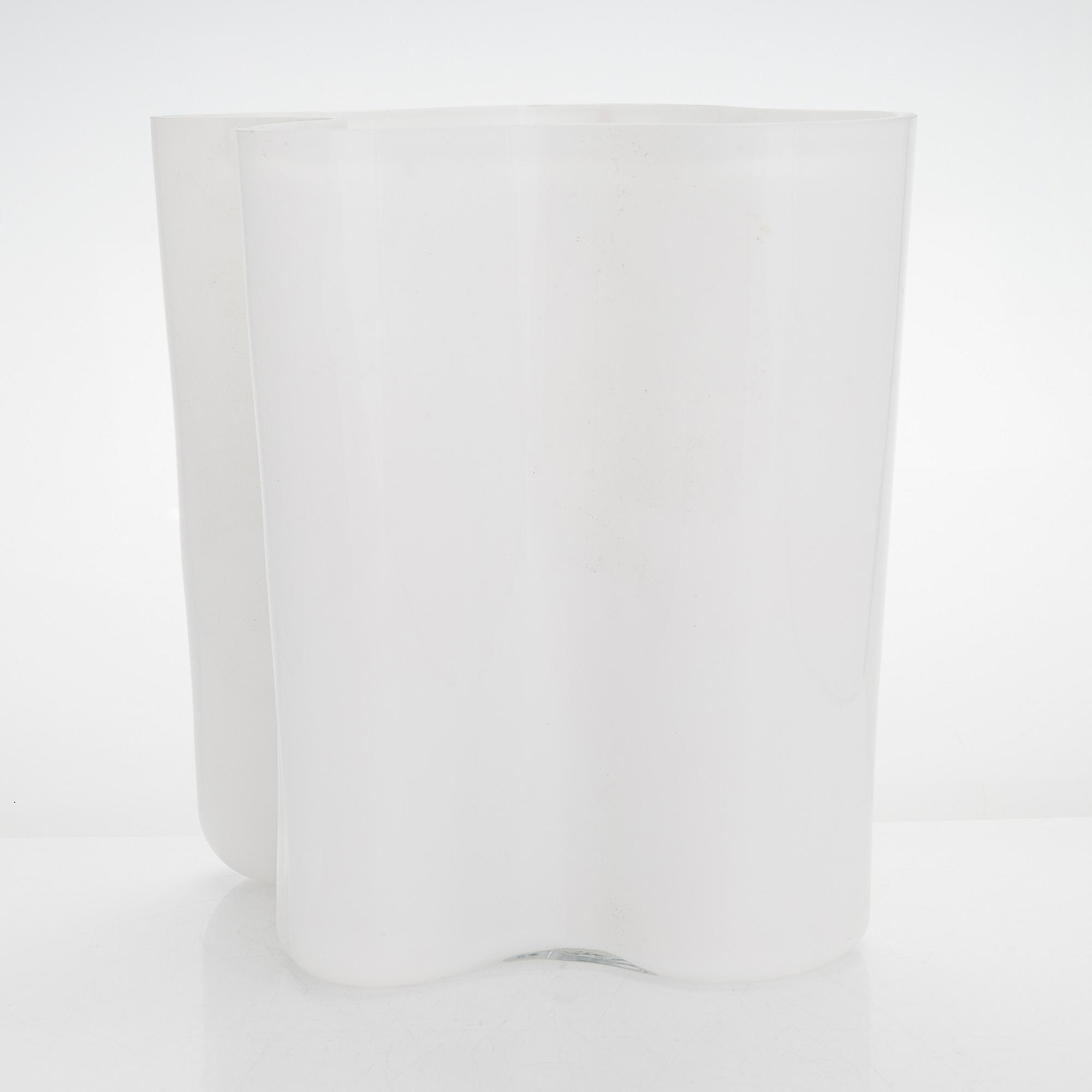 Alvar Aalto, maljakko, malli 3031, signeerattu Alvar Aalto.