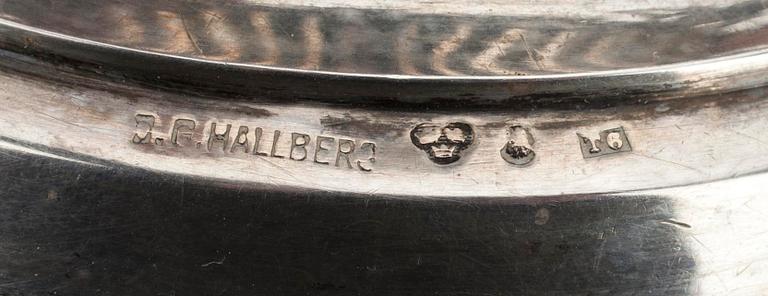 SOCKERSKÅLAR, ett par, silver, CG Hallberg, Stockholm 1897. Tot. vikt ca 945,5 g.