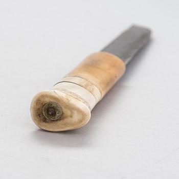 A sami knife / sami handicraft / duodji large leuku knife from Lapland, early 20th century.