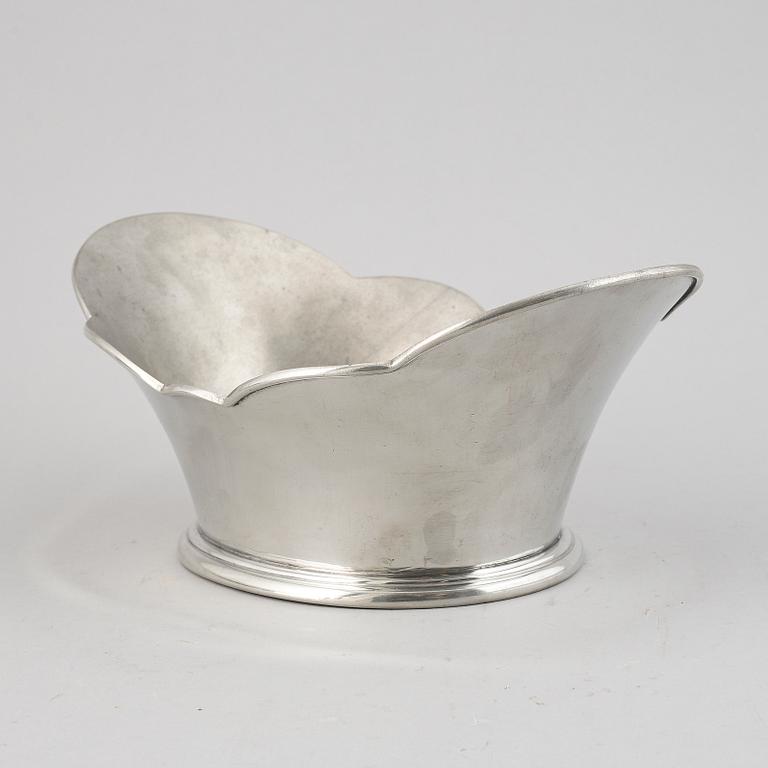 NILS FOUGSTEDT, a pewter jardiniere, Firma Svenskt Tenn Stockholm 1930.