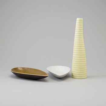 a set of three "Reptil" stonevware pieces by Stig Lindberg, Gustavsberg.