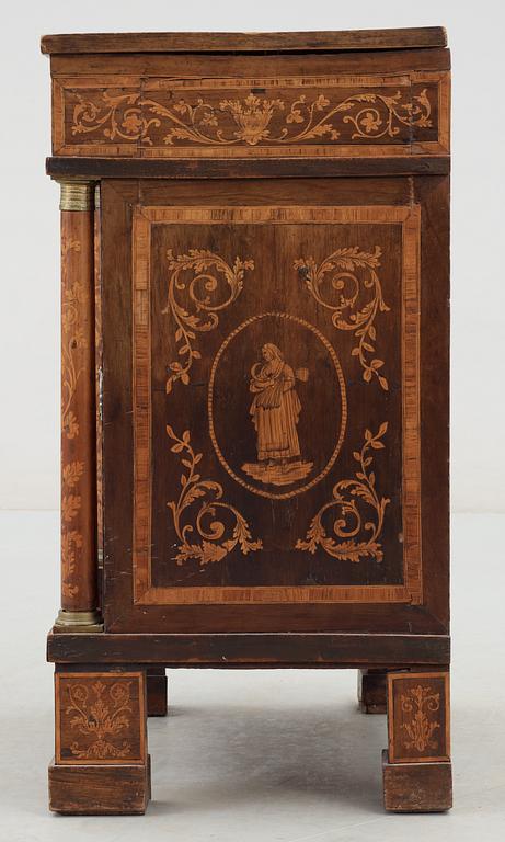 An Italien late 18th century chamber pot cupboard.