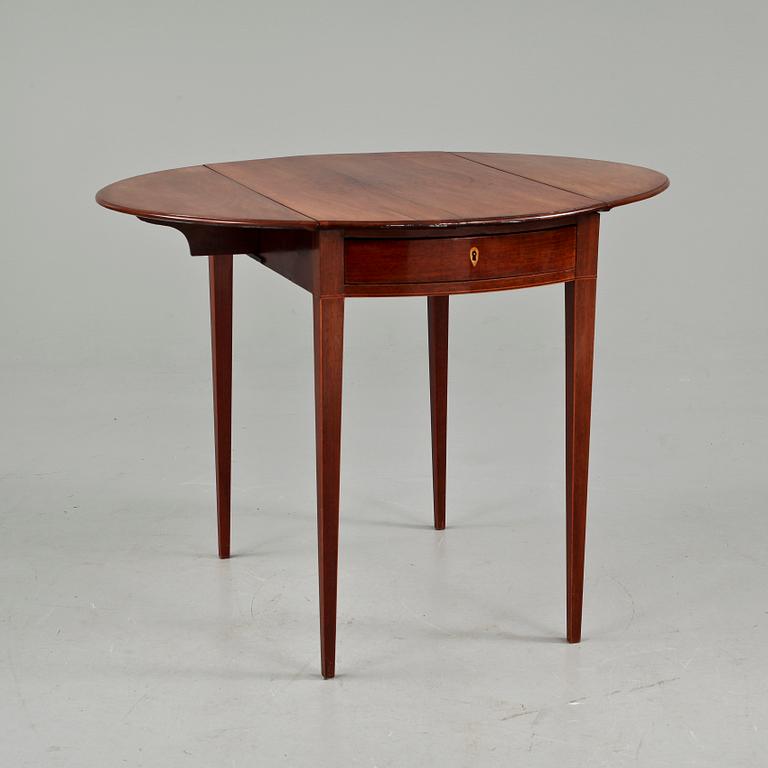 BORD, s k Pembroke table, 1800-talets fösta hälft.