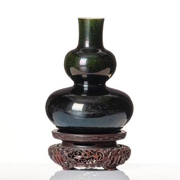 A double gourd vase, Qing dynasty, 18th century,