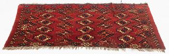 An antique Turkmeni churval, 142 x 84 cm.