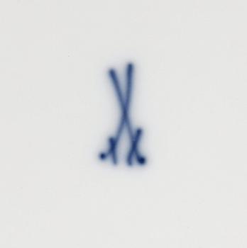 BLÄCKHORN SAMT KAFFEKOPP MED FAT, porslin, Meissen, rokokostil, 1900-tal.