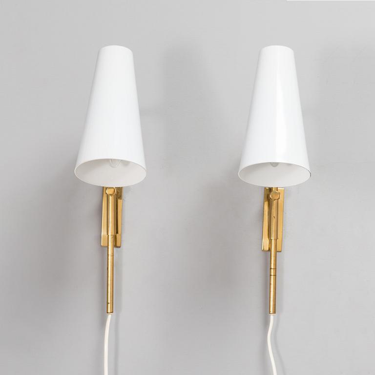 Paavo Tynell, a pair mid-20th century '9459' wall lights for Idman.