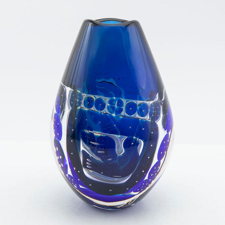 Edvin Öhrström, Vase "The Girl and the Dove" Ariel Orrefors signed.