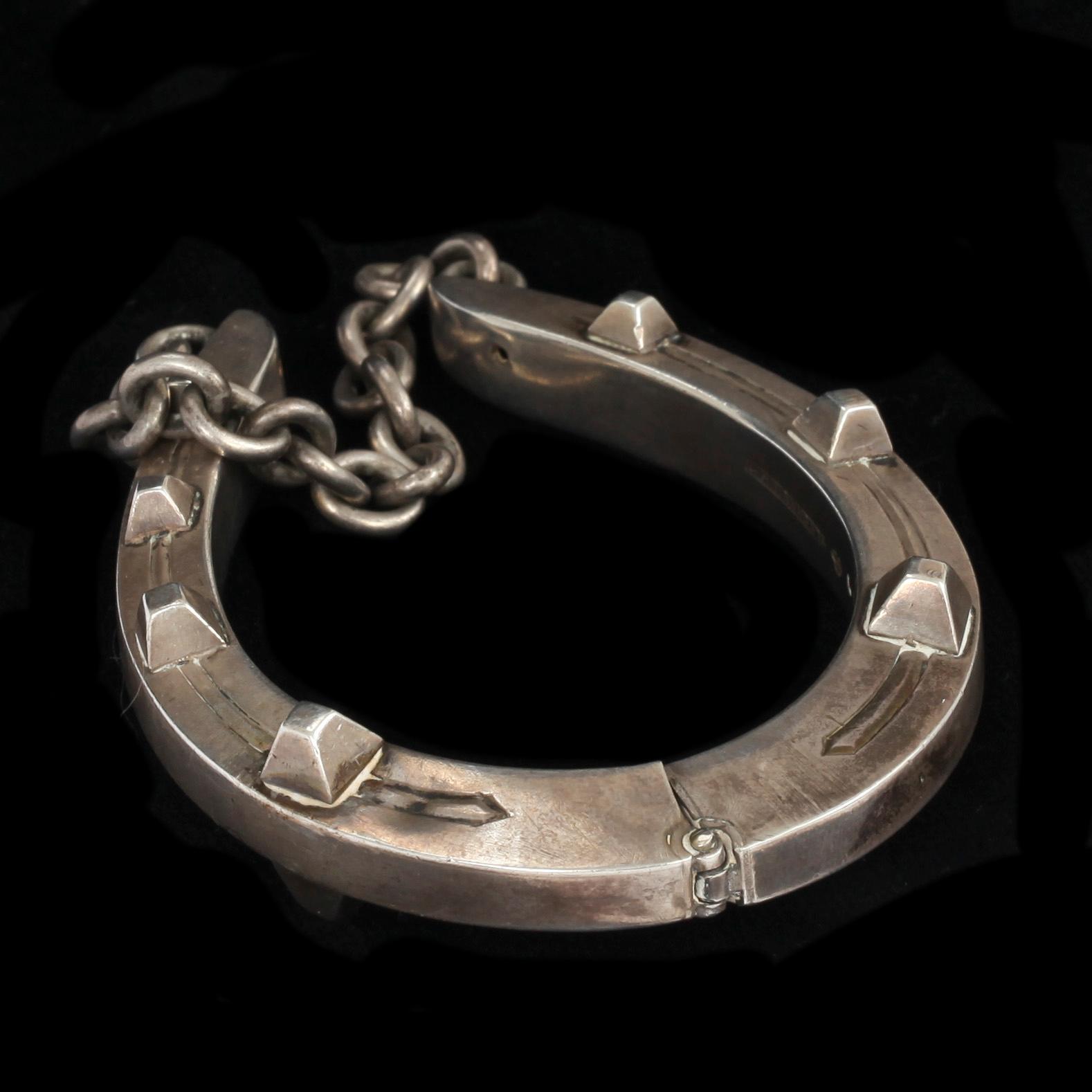 ARMBAND, silver. C G Hallberg. Stockholm 1890. Vikt 49 g.