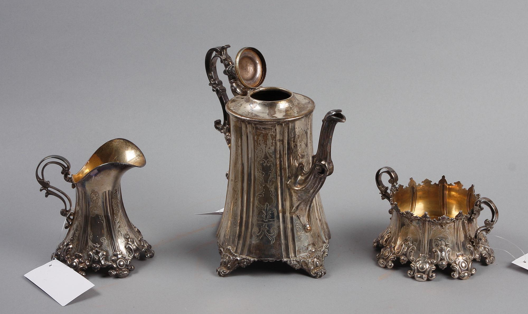 KAFFESERVIS, 3 snarlika delar, silver, götisk stil, bla Johan Mauritz Corth, Nyköping 1860.