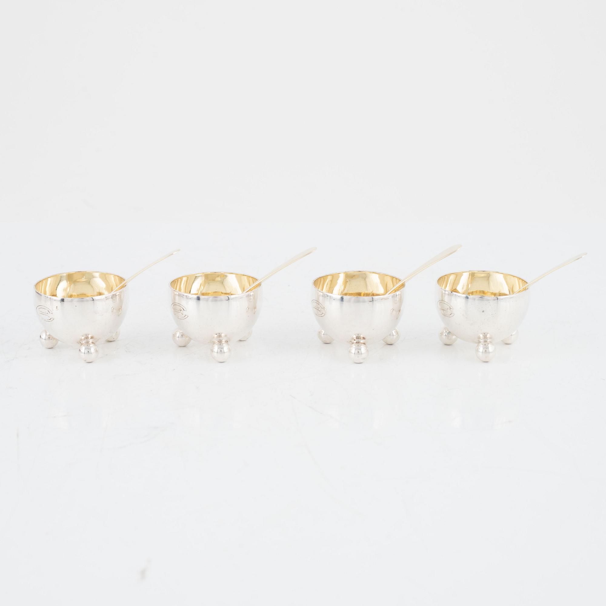 Saltkar med skedar, 4 st, C.G. Hallberg, Stockholm, 1927-28.