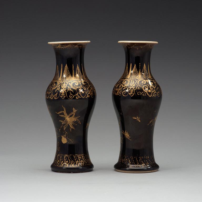 A pair of black glazed vases, late Qing dynasty, 19th Century.