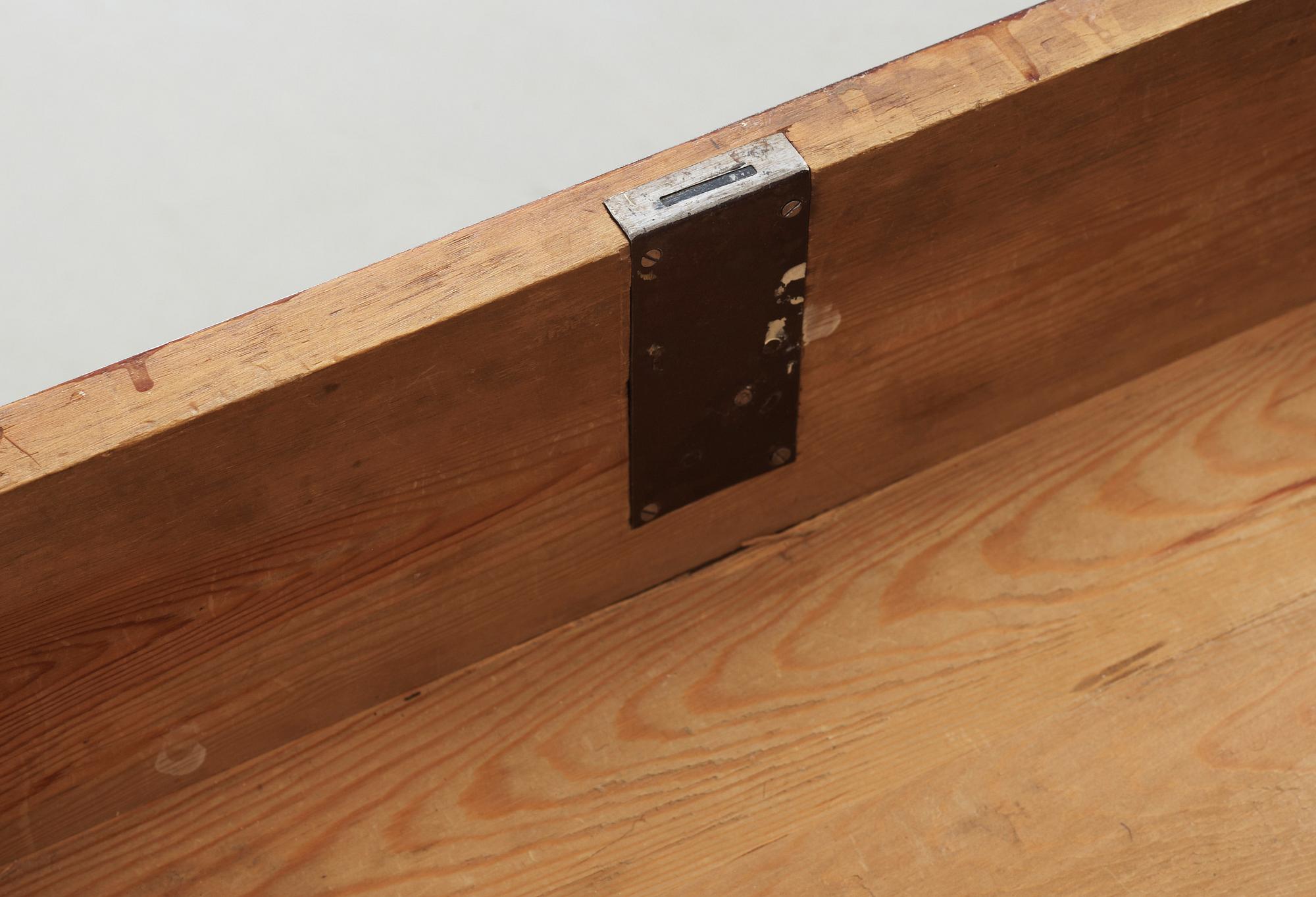 BYRÅ, sengustaviansk stil, omkring 18/1900-tal.