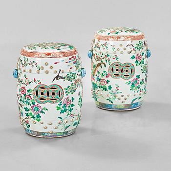 305. A pair of famille rose garden seats, Qing dynasty, 19th Century.