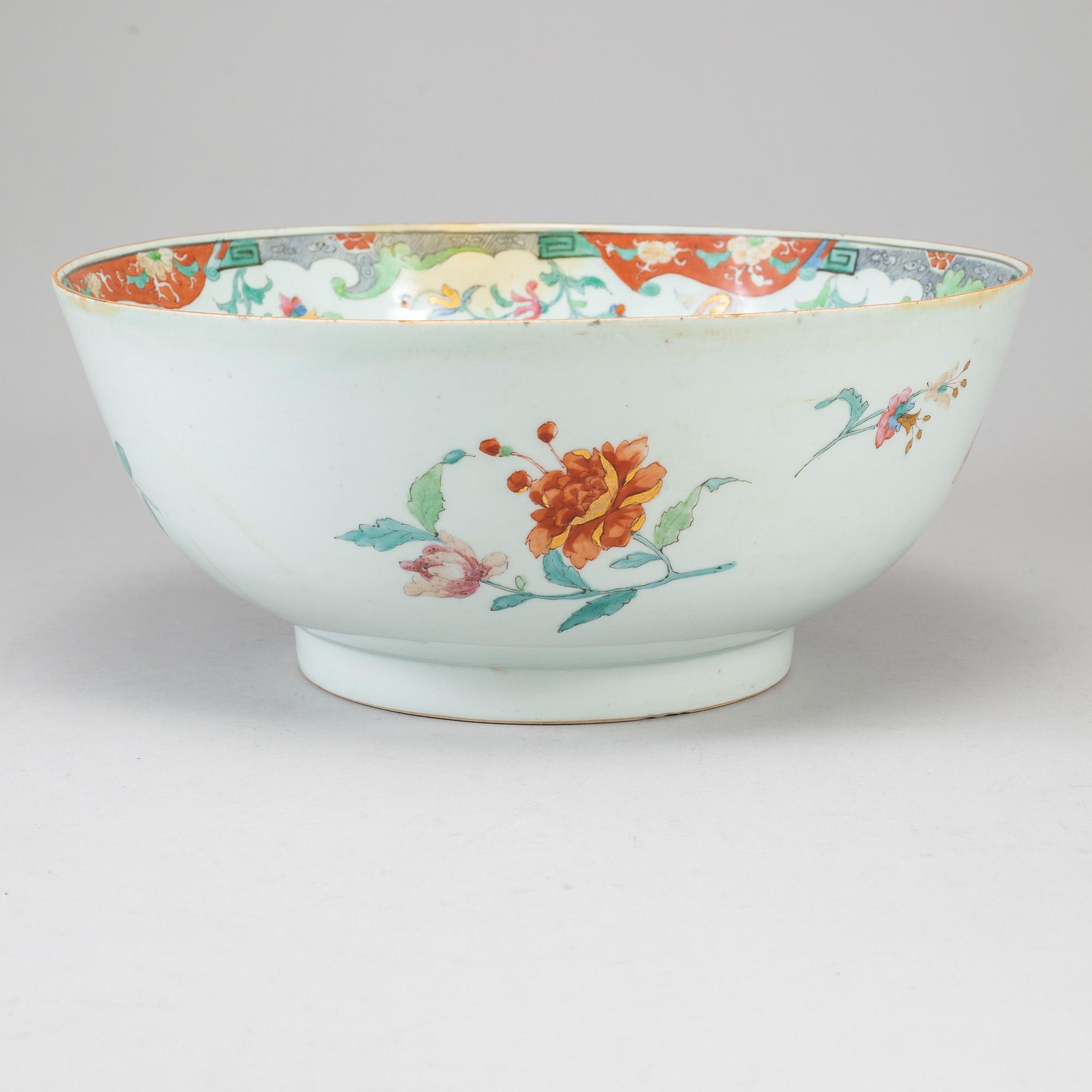 A famille rose punch bowl, Qing dynasty, Qianlong (1736-95).