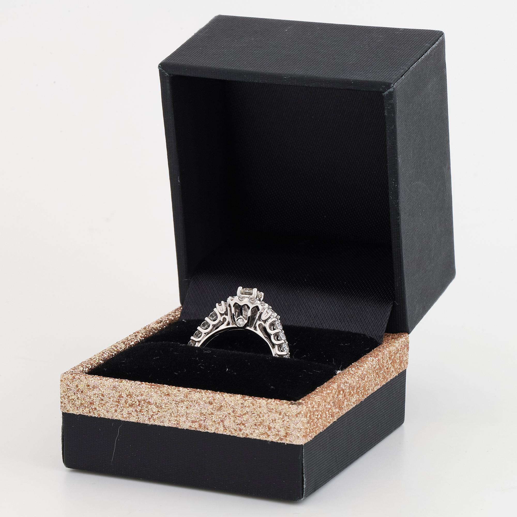 Brilliant-cut diamond ring.