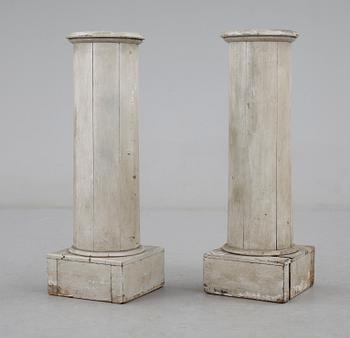 PIEDESTALER, ett par, 1800-tal.
