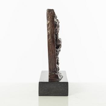 Gudmar Olovson, relief/skulptur. Signerad. Numrerad. Gjutarstämpel. Brons, total höjd 20 cm, längd 16 cm.