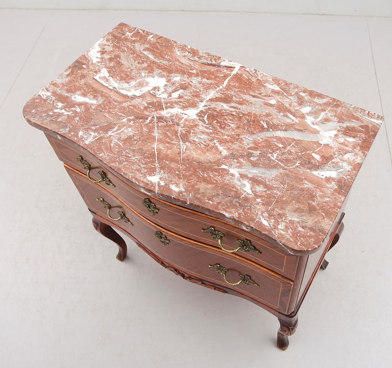 BYRÅ, rokokostil, 1900-talets andra hälft.