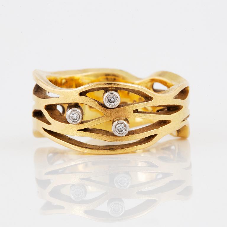 LAPPONIA, Ring "Diamond flow", 18K guld med briljantslipade diamanter.