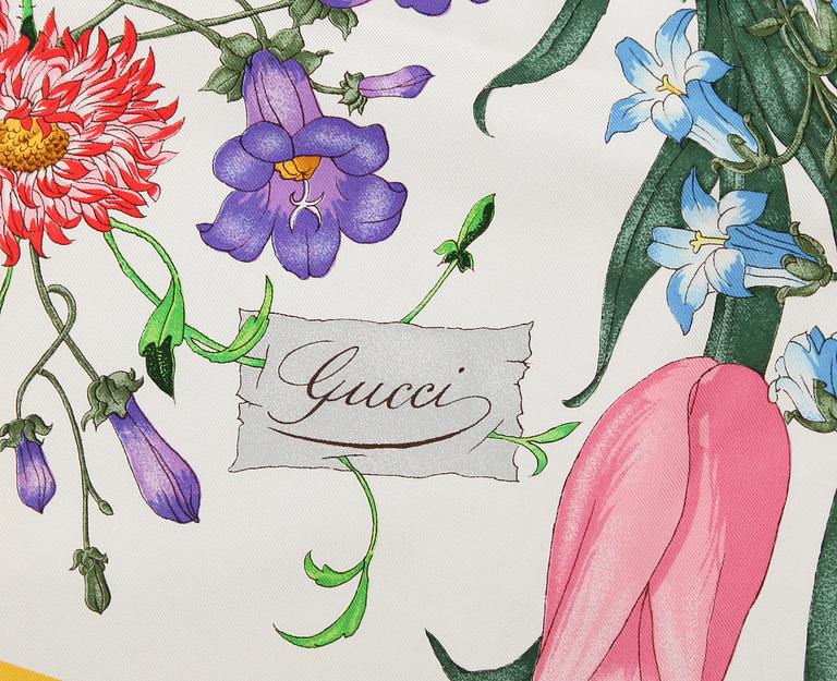 SCARF, V Accornero, Gucci.