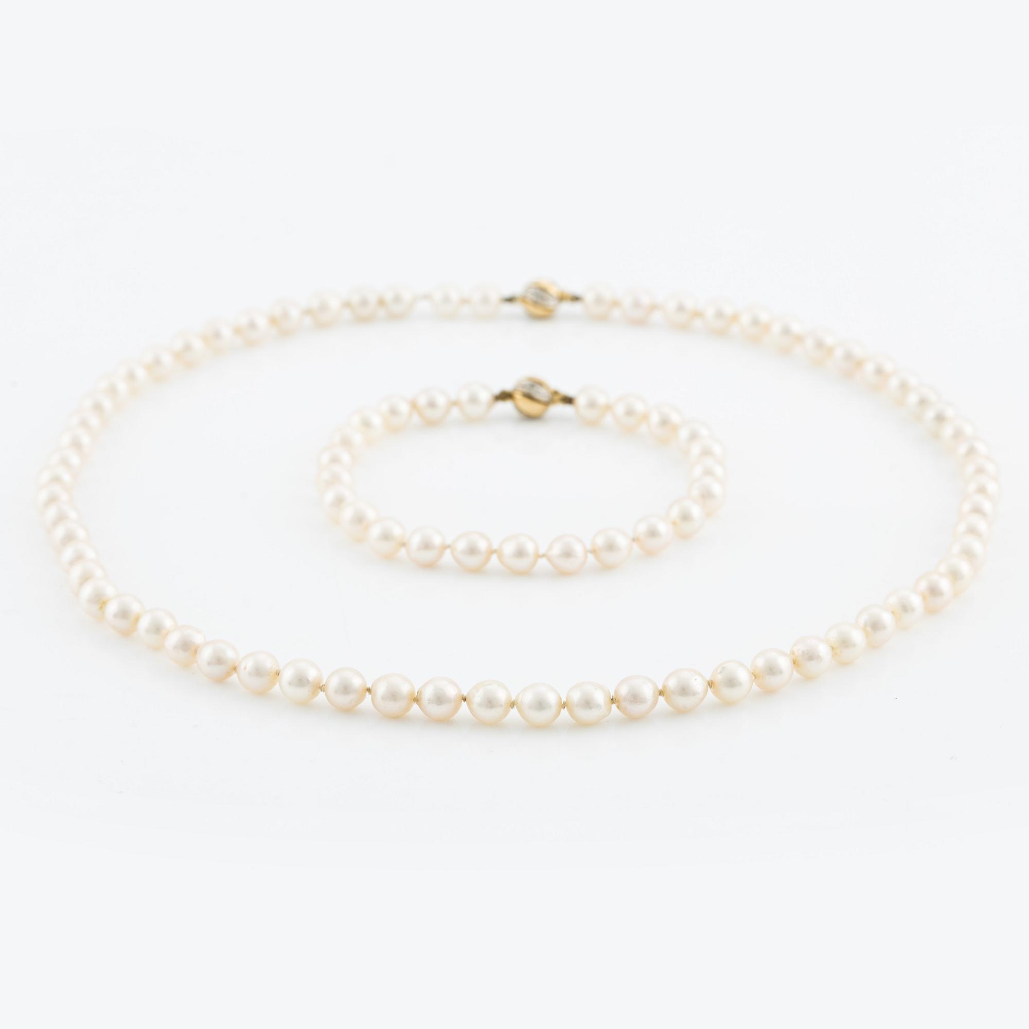 Collier & armband, odlade pärlor med lås 18K guld och små diamanter.