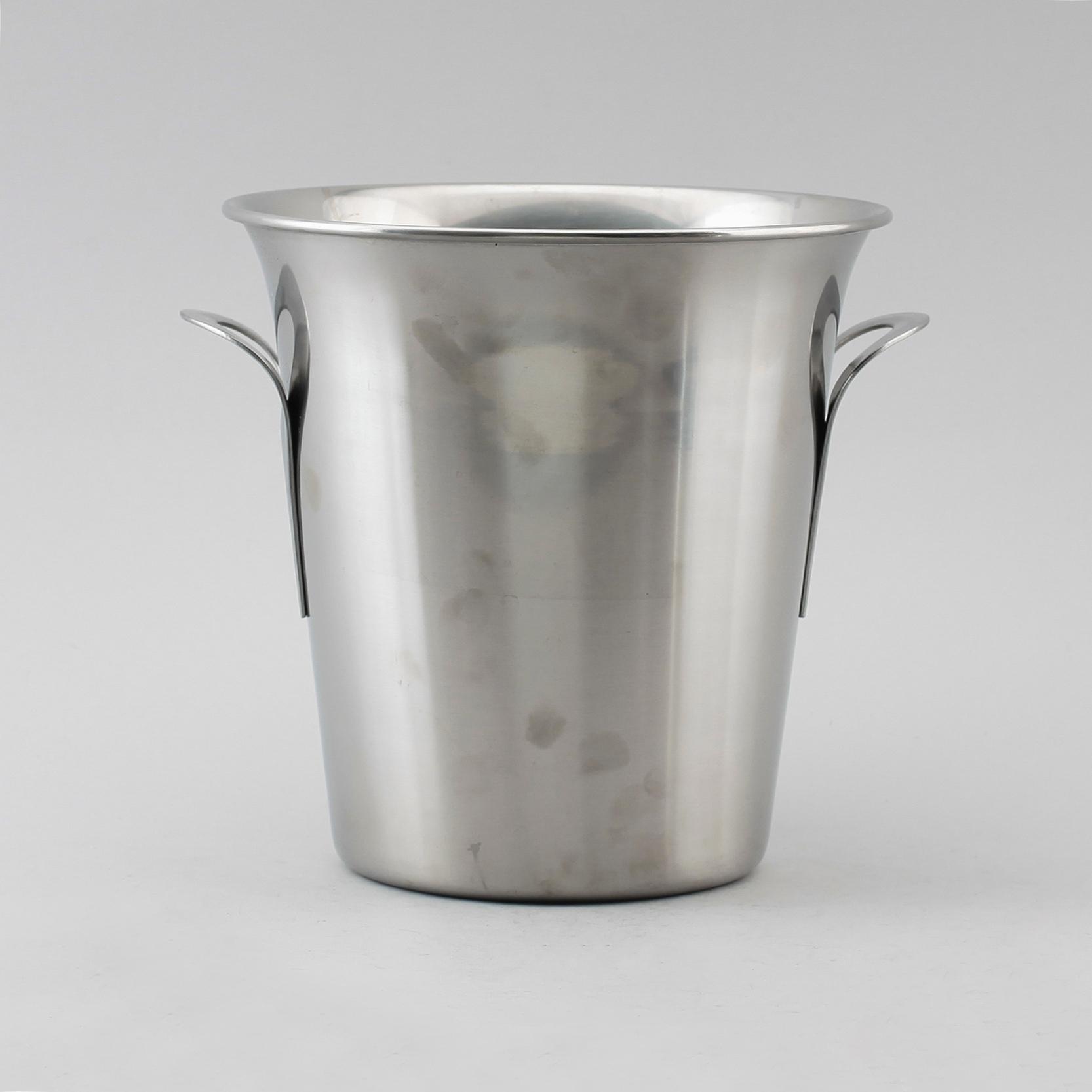 CHAMPAGNEKYLARE, vitmetall, Guy Degrenne, Frankrike, 1900-talets andra hälft.