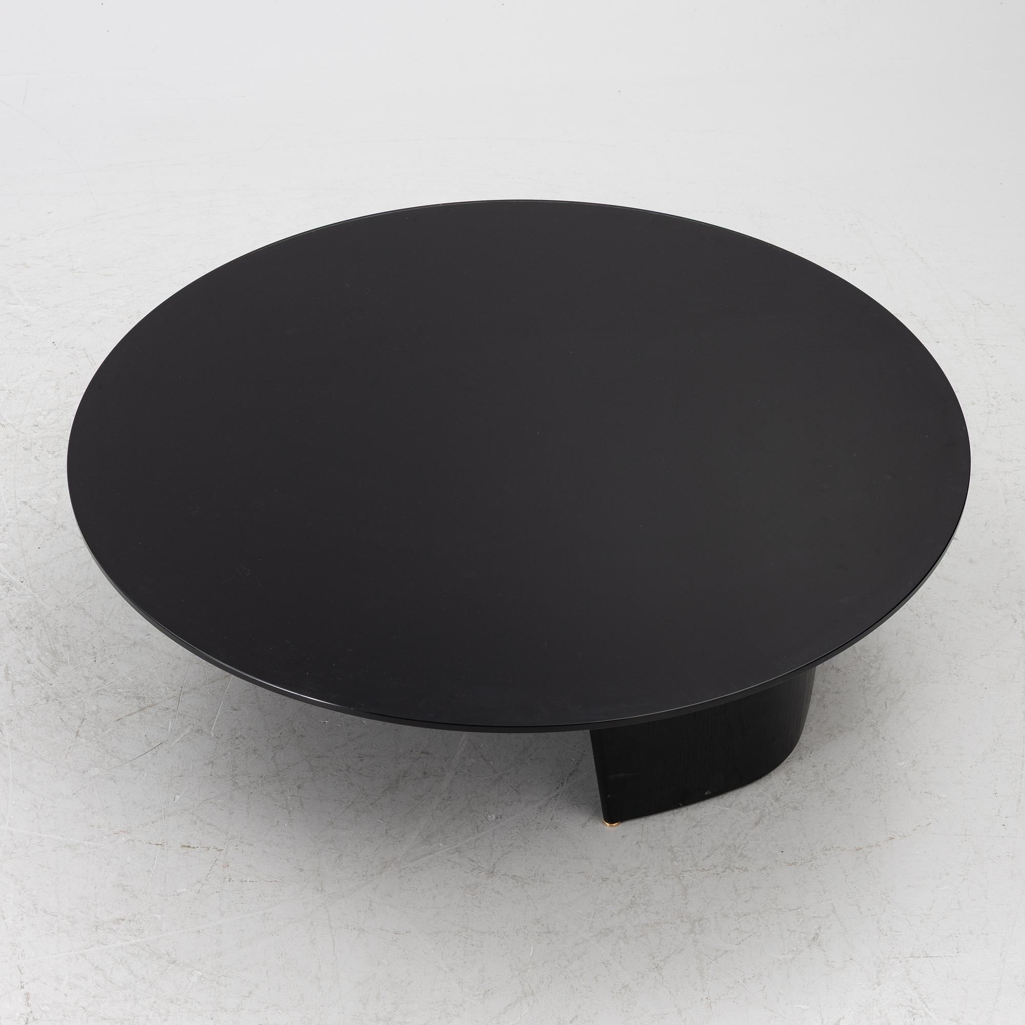 A coffee table, Minotti, Italy, 2000s.