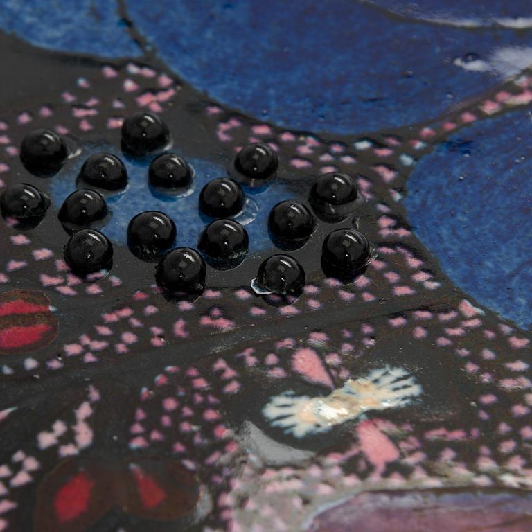 Birger Kaipiainen, a stoneware decorative plate, signed Kaipiainen, Arabia.