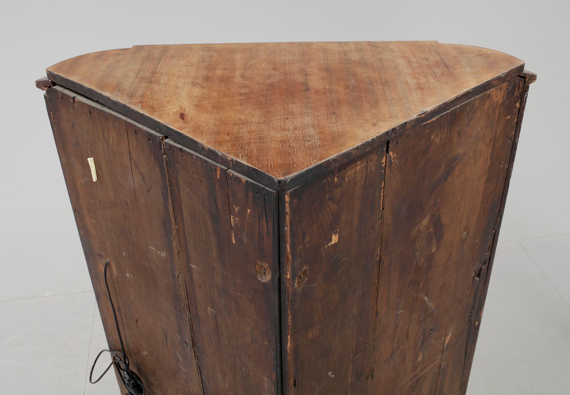 HÖRNSKÅP, Karl Johan, 1800-talets mitt.